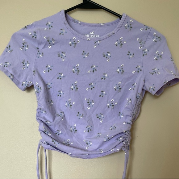 Hollister short sleeve side cinch cropped t-shirt in lilac floral Size Small - Picture 3 of 6